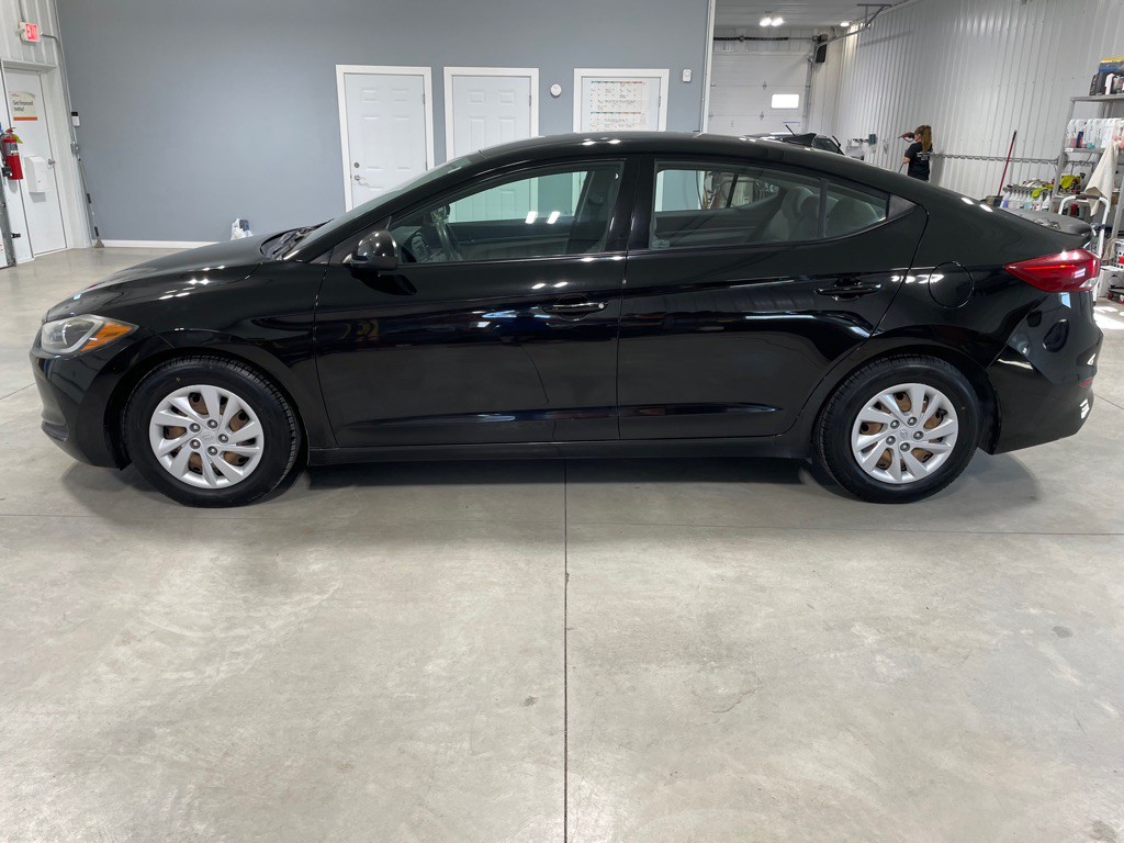 2017 Hyundai Elantra Image 4