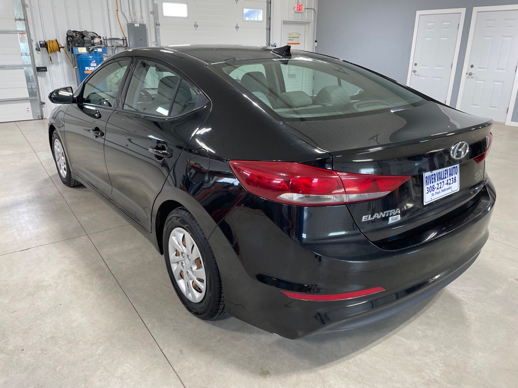 2017 Hyundai Elantra Image 5