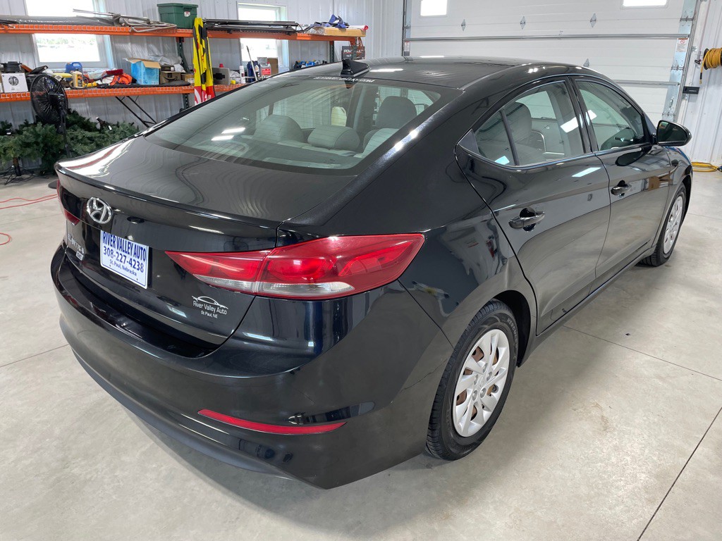 2017 Hyundai Elantra Image 7