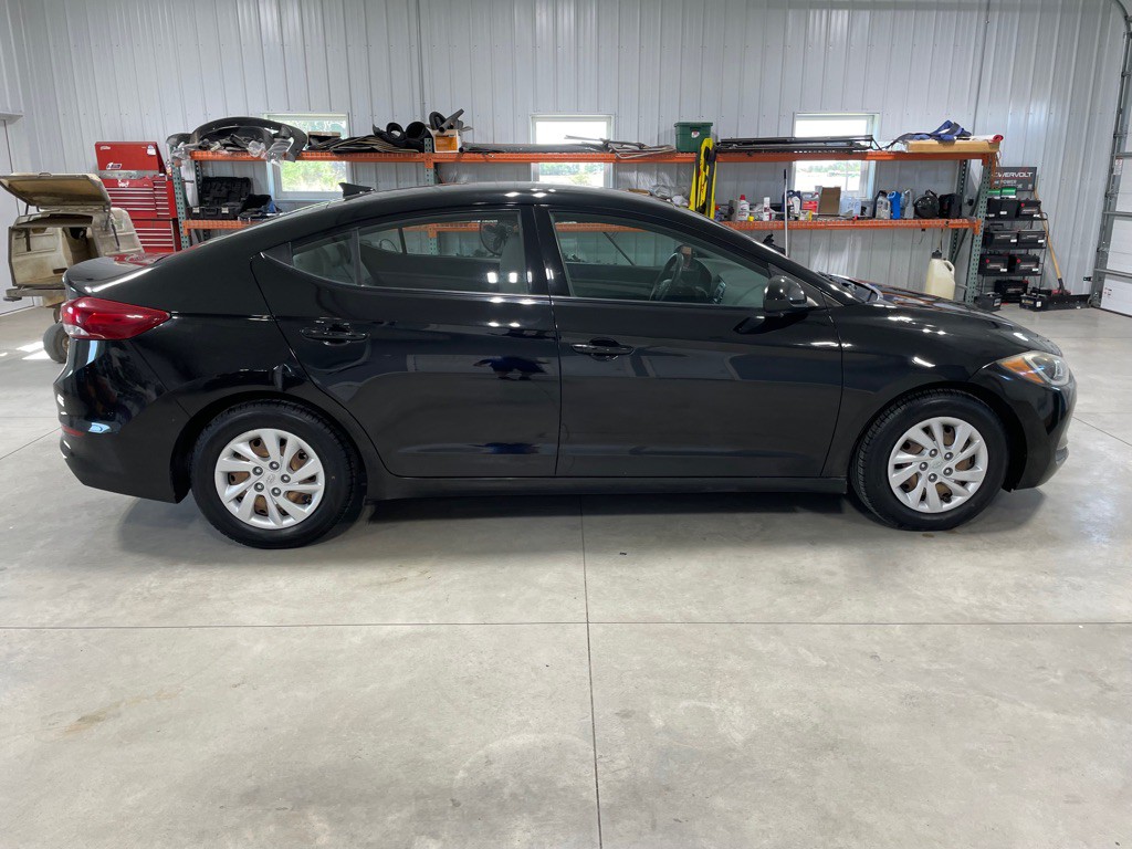 2017 Hyundai Elantra Image 8