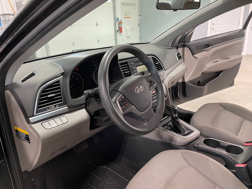 2017 Hyundai Elantra Image 9