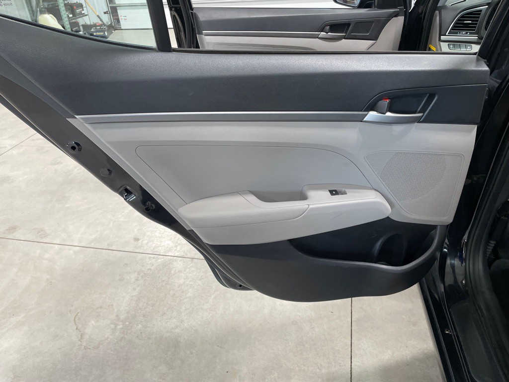 2017 Hyundai Elantra Image 15