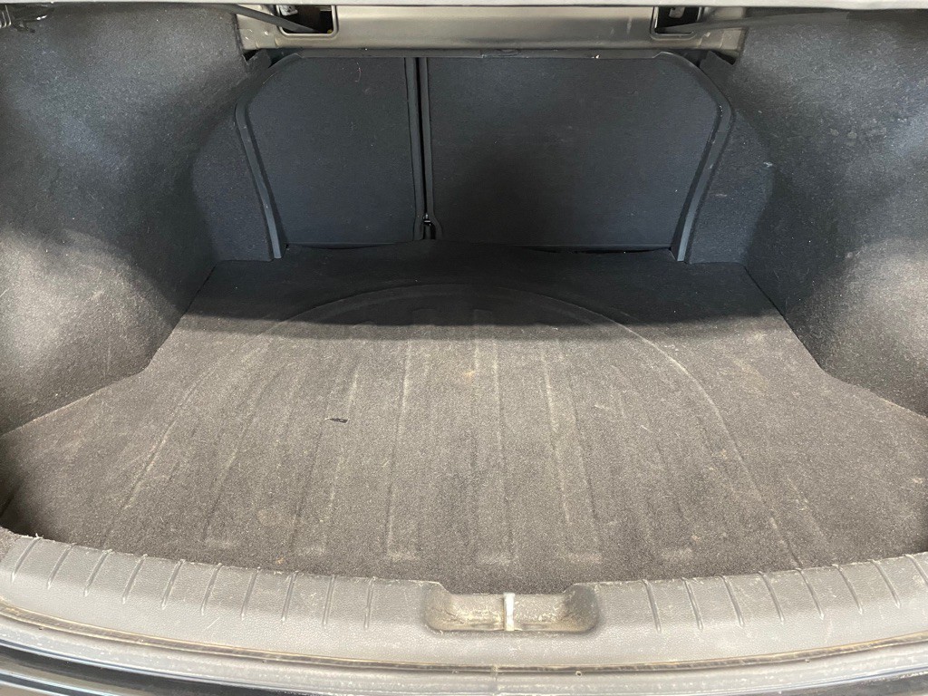 2017 Hyundai Elantra Image 16