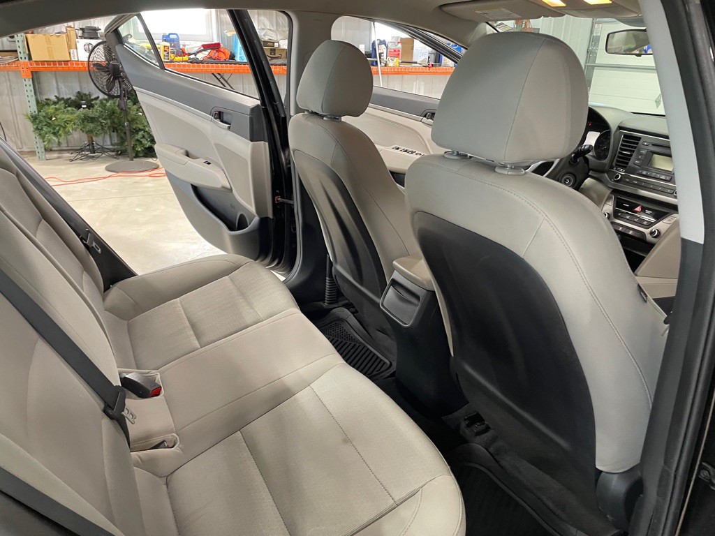 2017 Hyundai Elantra Image 17