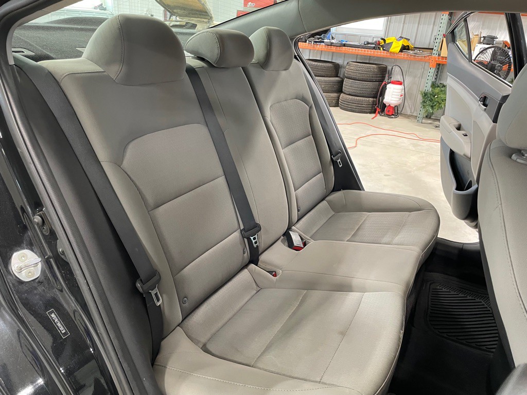 2017 Hyundai Elantra Image 18