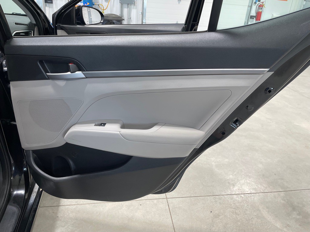 2017 Hyundai Elantra Image 19