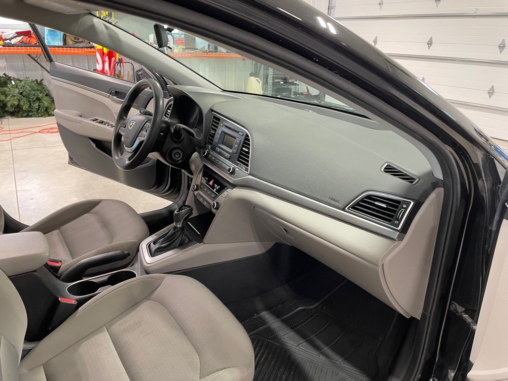 2017 Hyundai Elantra Image 20