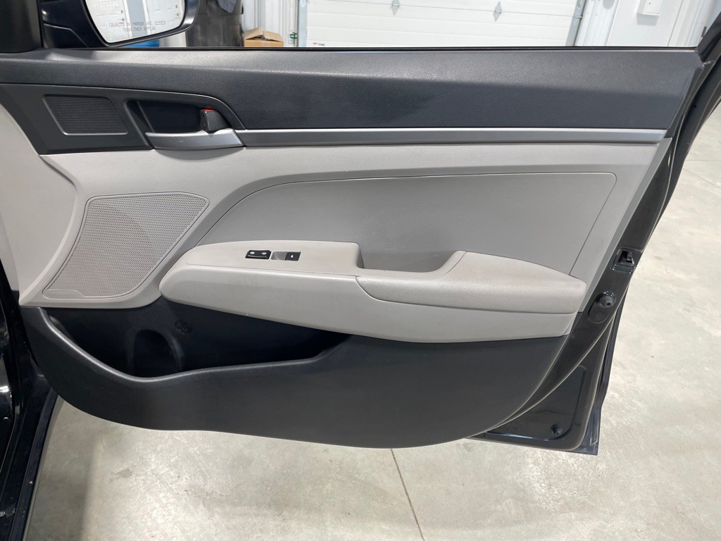 2017 Hyundai Elantra Image 23