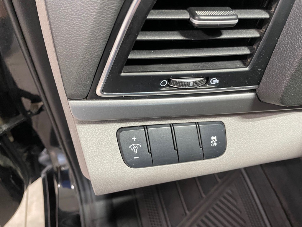 2017 Hyundai Elantra Image 24