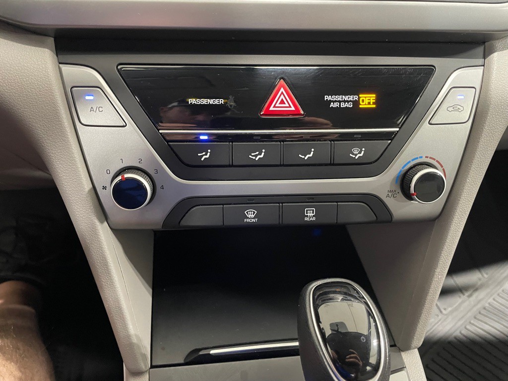2017 Hyundai Elantra Image 30