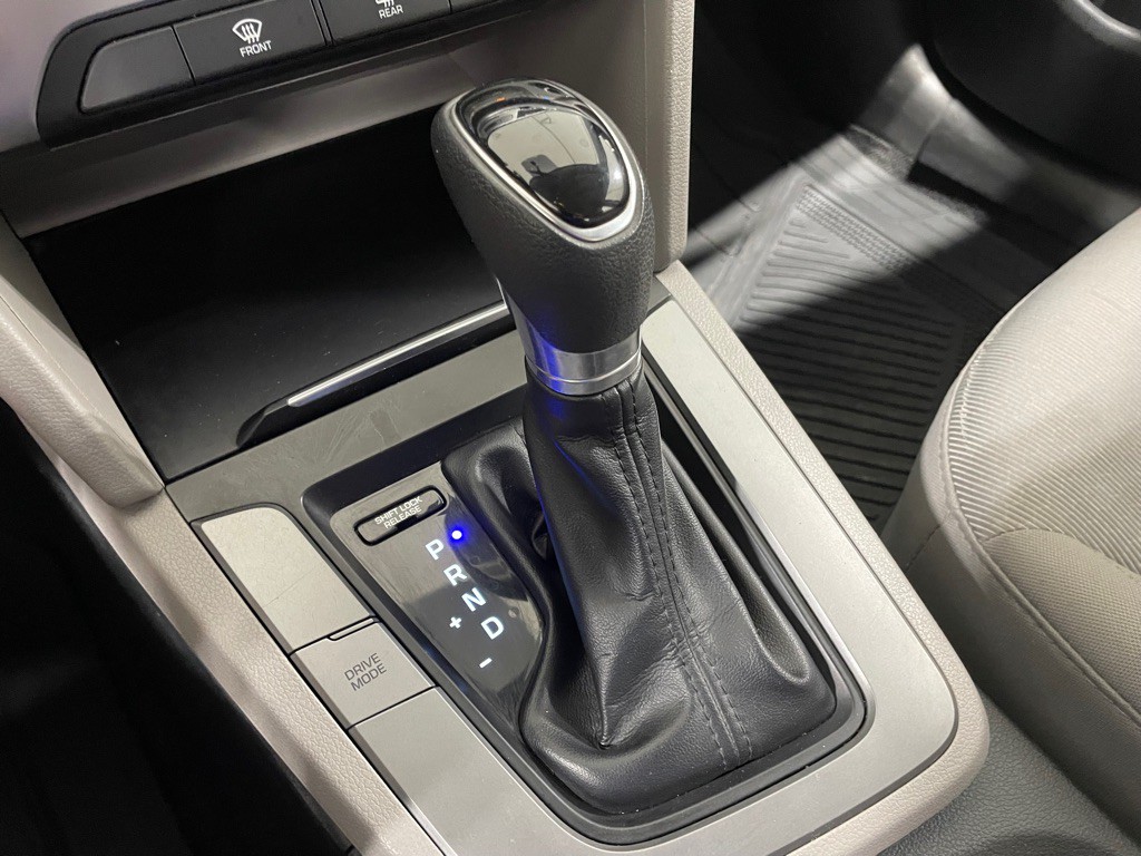 2017 Hyundai Elantra Image 31
