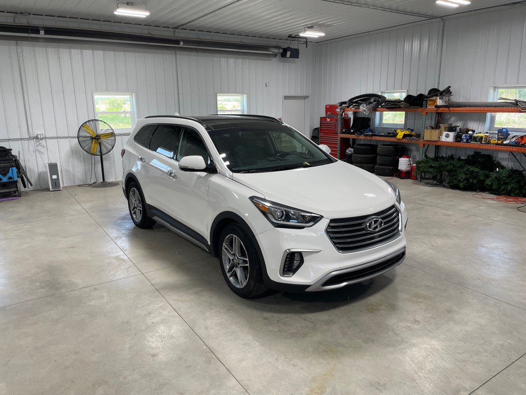 2017 Hyundai Santa Fe Image 1