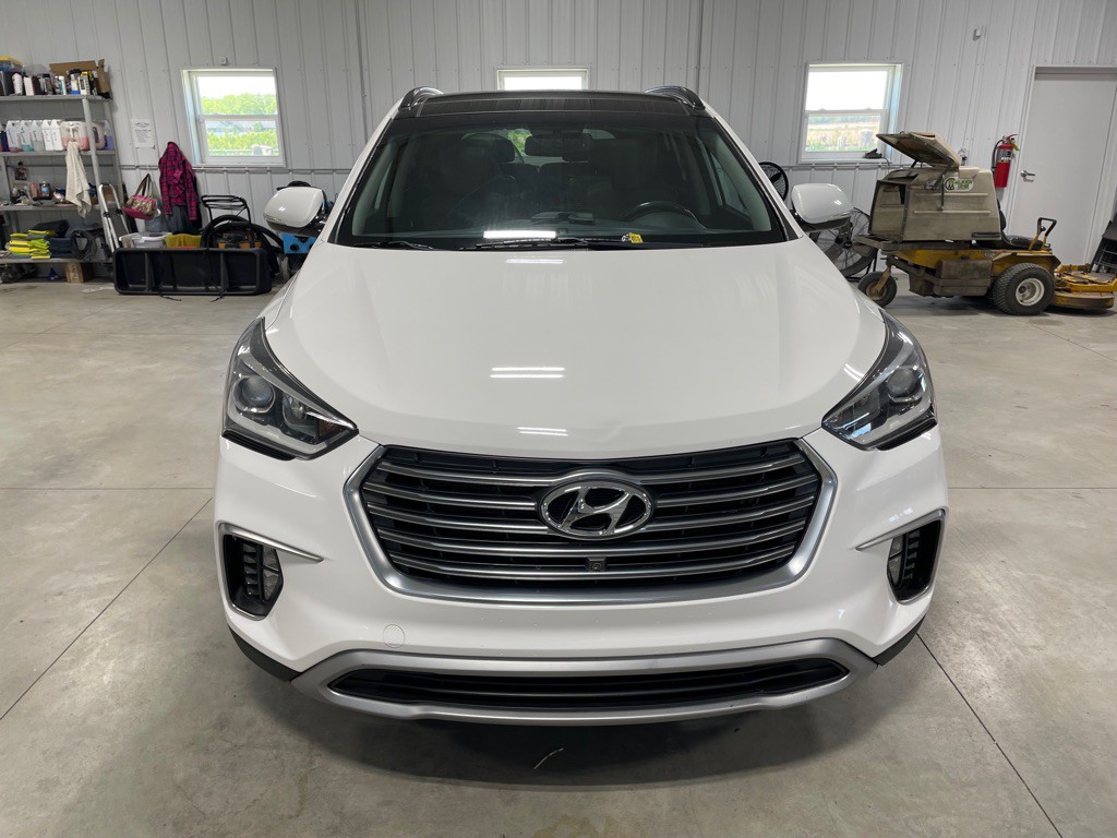2017 Hyundai Santa Fe Image 2