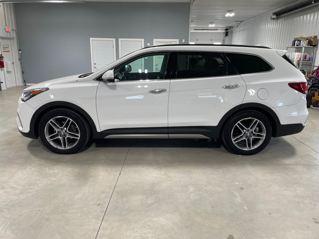 2017 Hyundai Santa Fe Image 3