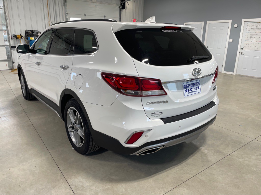 2017 Hyundai Santa Fe Image 4