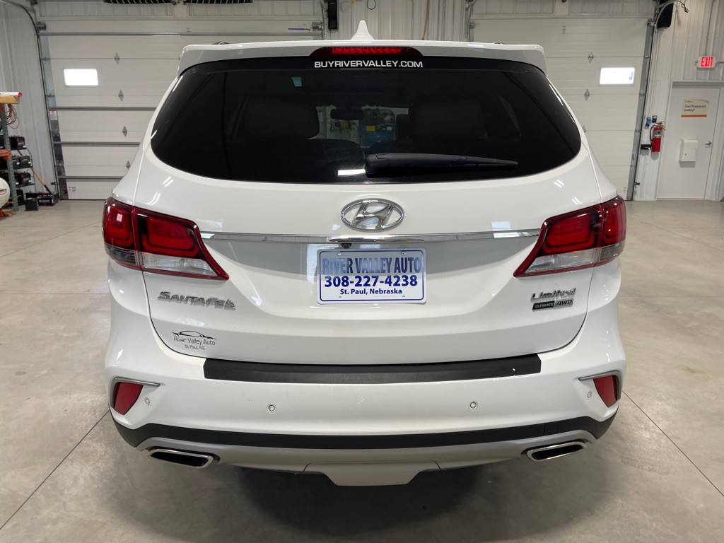 2017 Hyundai Santa Fe Image 5