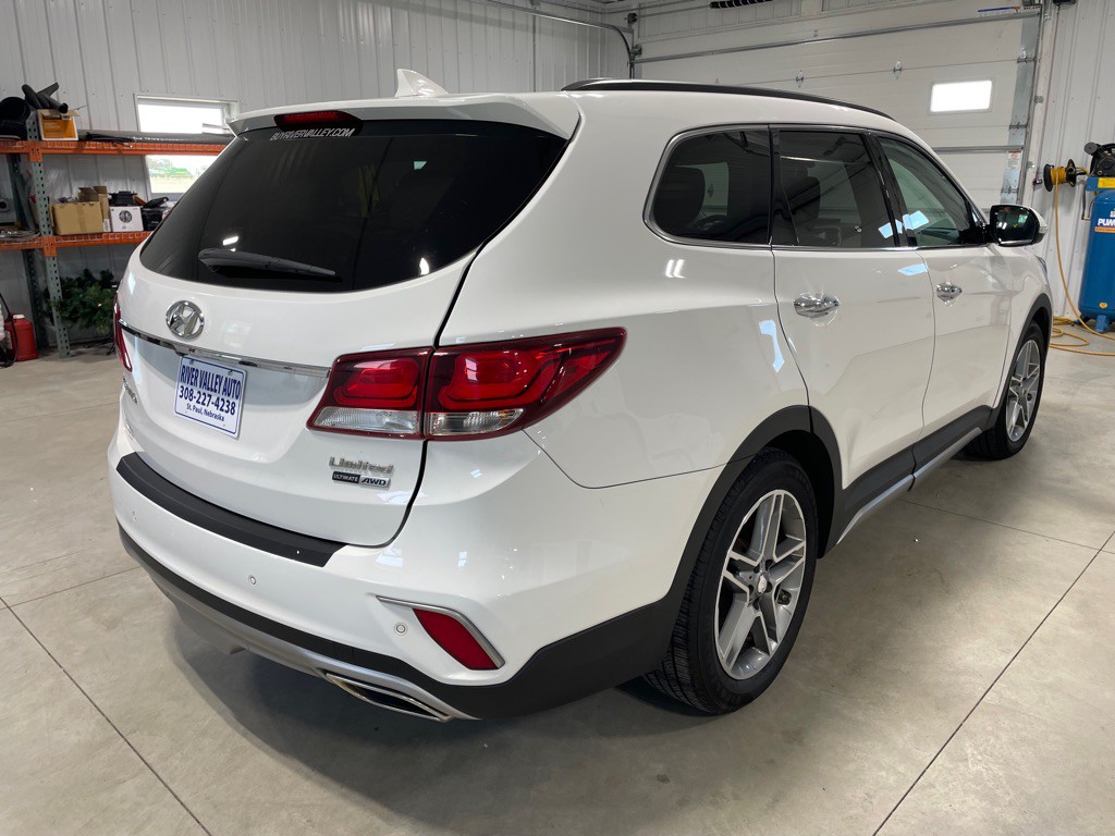 2017 Hyundai Santa Fe Image 6