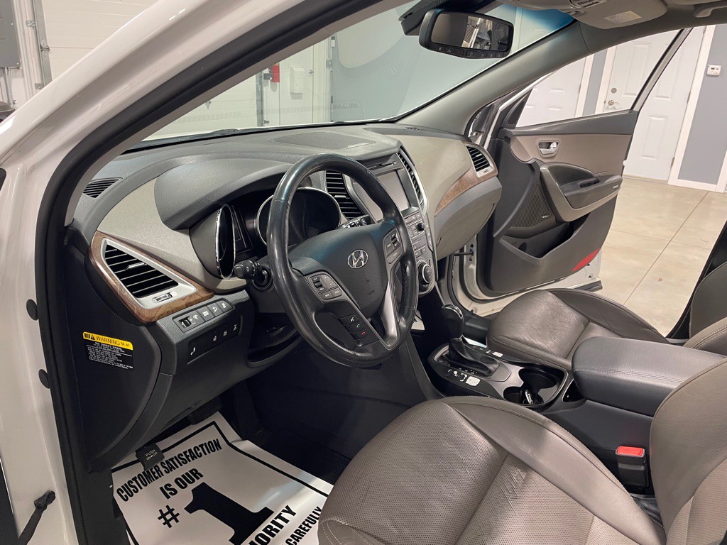 2017 Hyundai Santa Fe Image 8