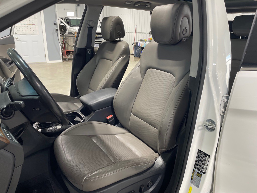 2017 Hyundai Santa Fe Image 9