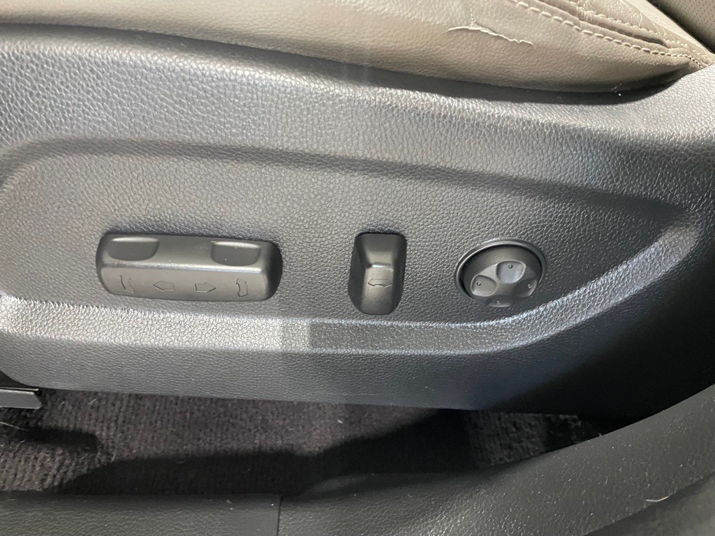 2017 Hyundai Santa Fe Image 10