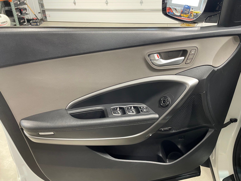 2017 Hyundai Santa Fe Image 12