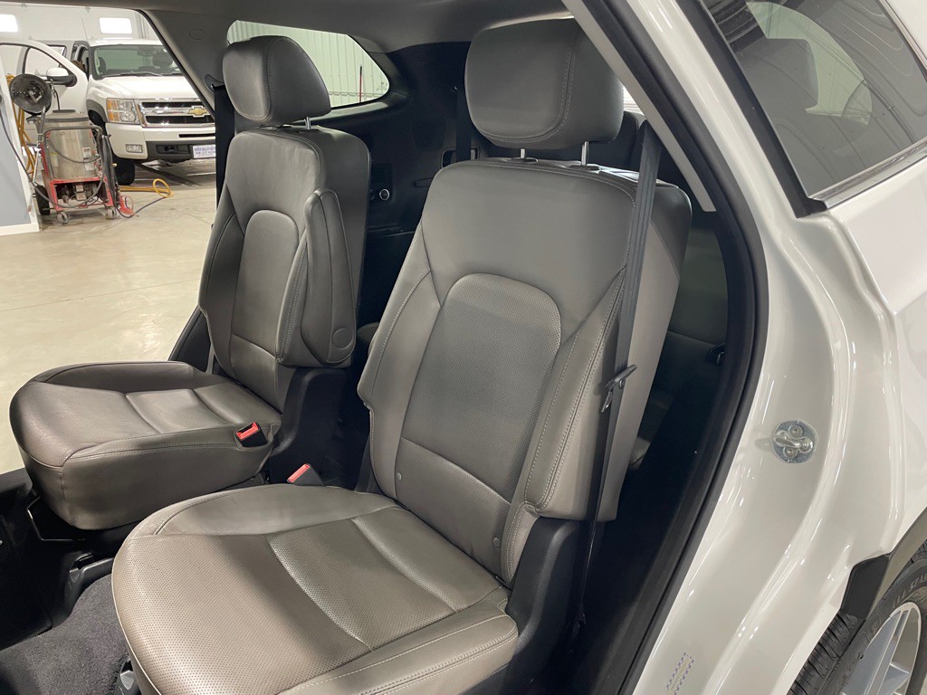 2017 Hyundai Santa Fe Image 14