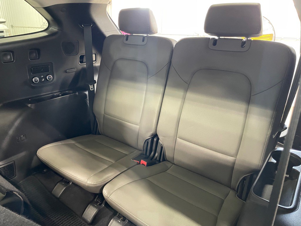 2017 Hyundai Santa Fe Image 15