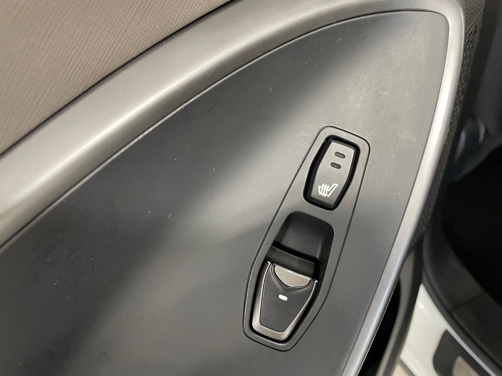 2017 Hyundai Santa Fe Image 16