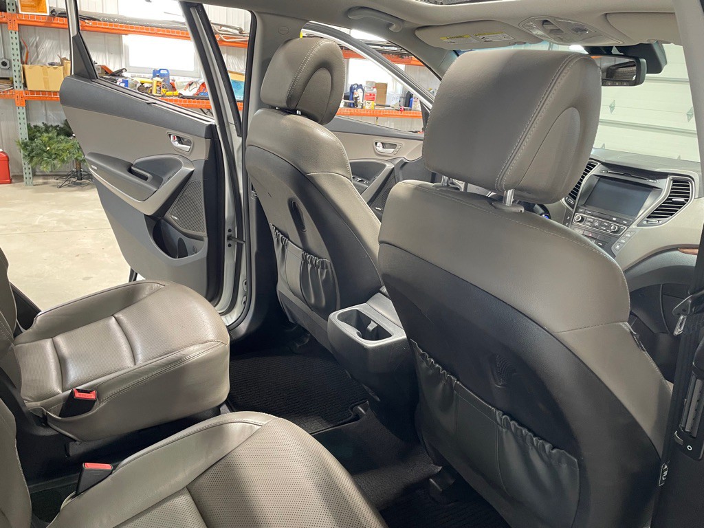 2017 Hyundai Santa Fe Image 19