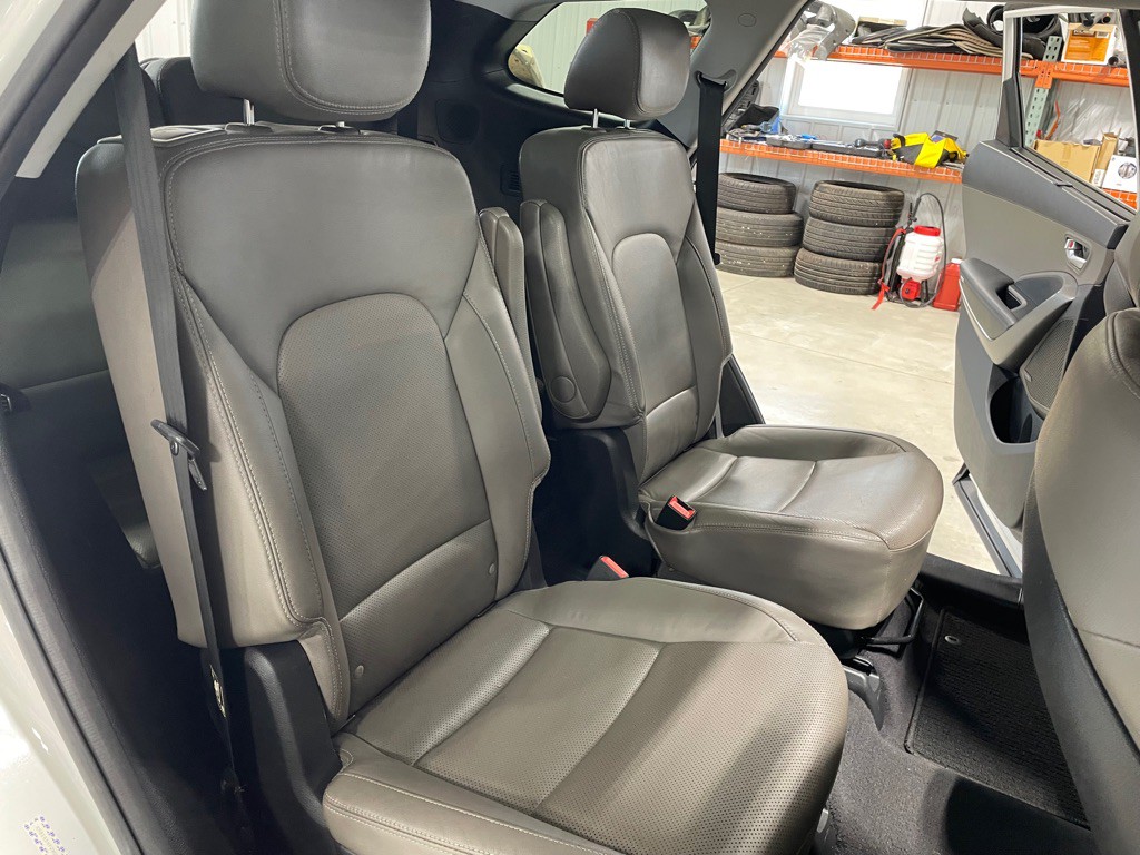 2017 Hyundai Santa Fe Image 20