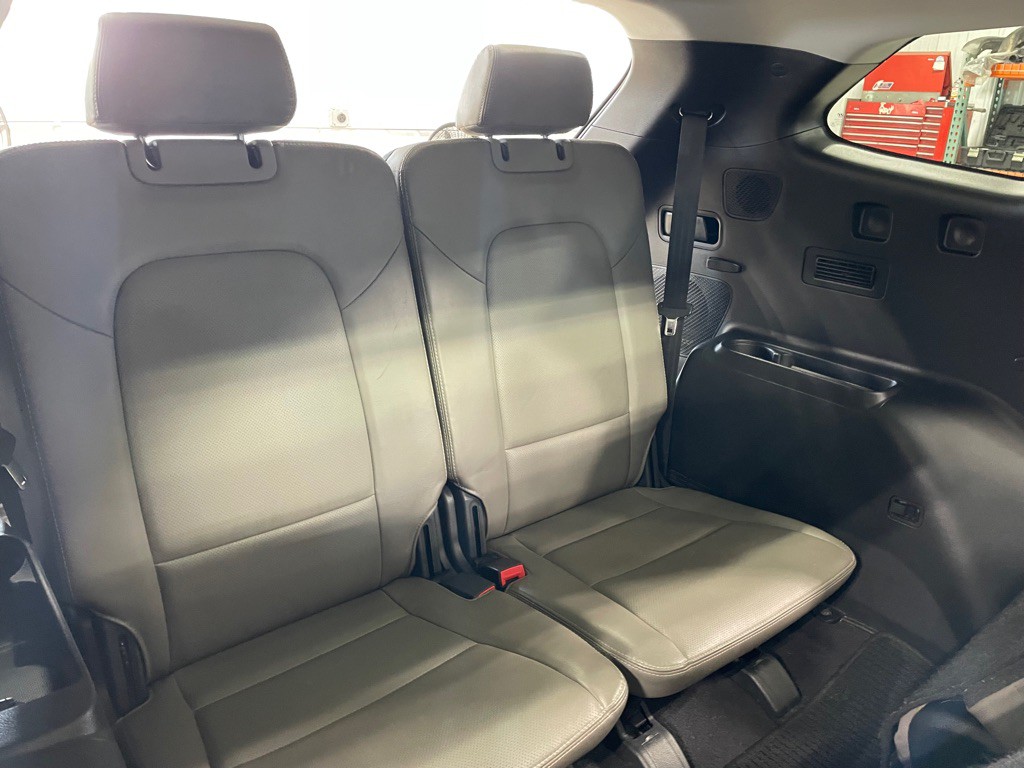 2017 Hyundai Santa Fe Image 21