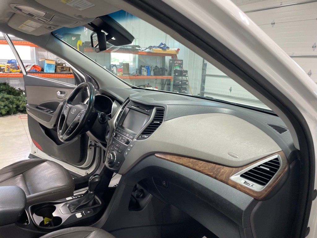 2017 Hyundai Santa Fe Image 24