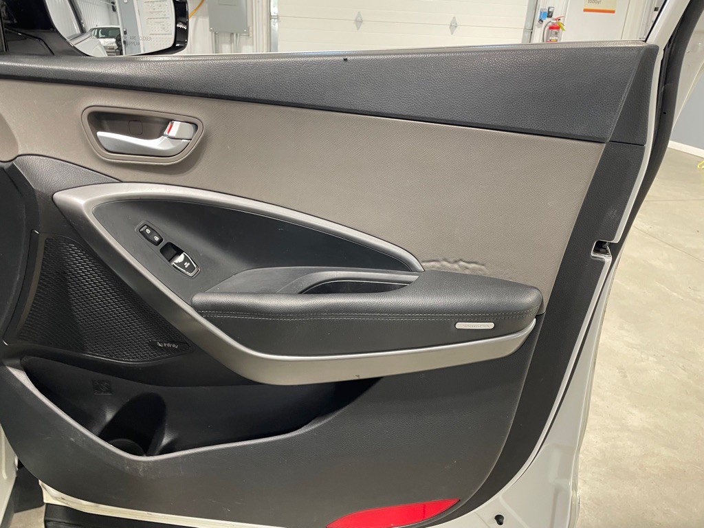2017 Hyundai Santa Fe Image 28