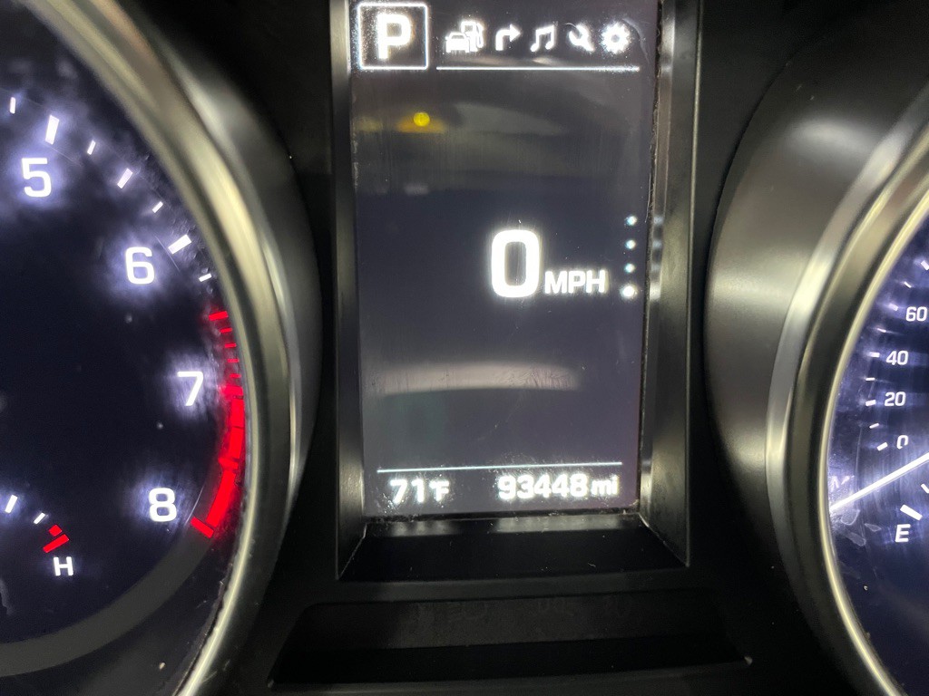 2017 Hyundai Santa Fe Image 30