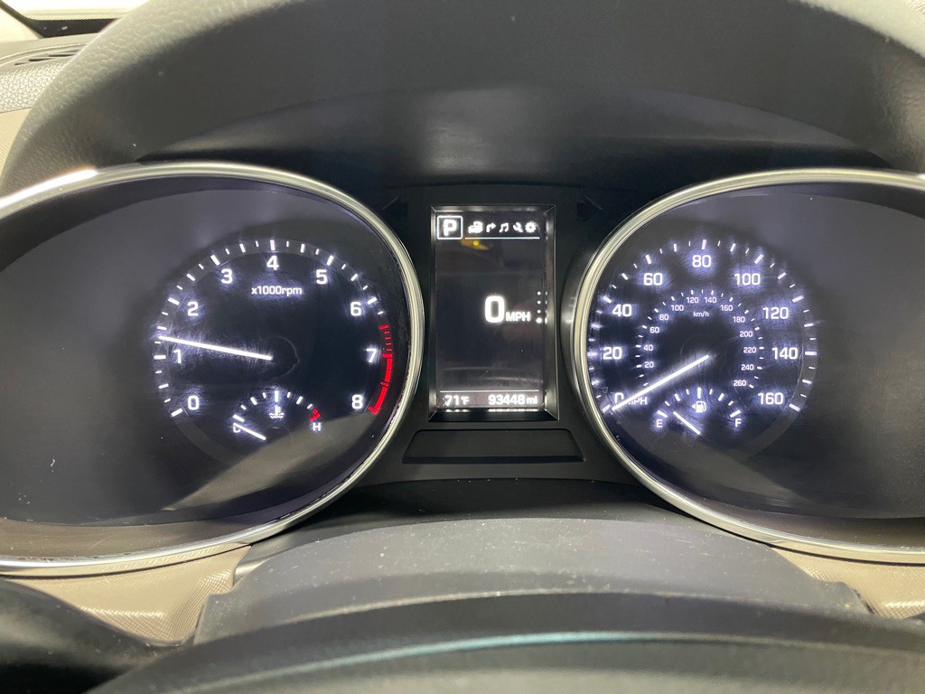 2017 Hyundai Santa Fe Image 31