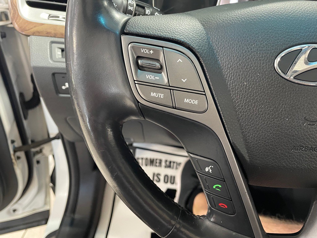 2017 Hyundai Santa Fe Image 32