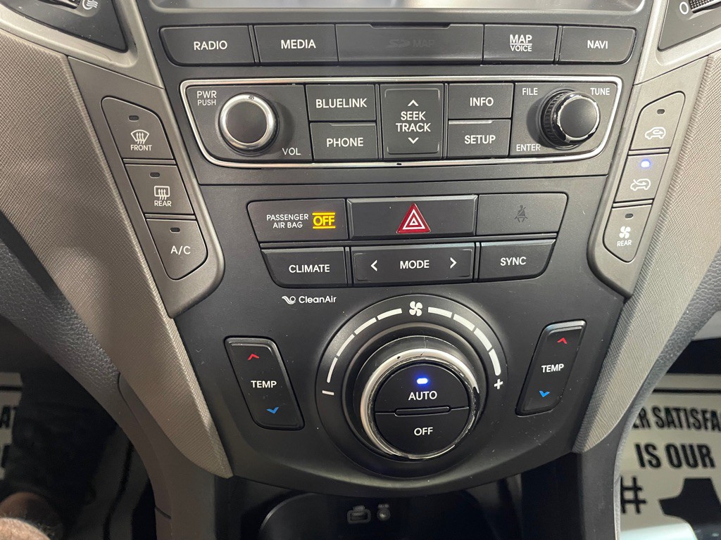 2017 Hyundai Santa Fe Image 35
