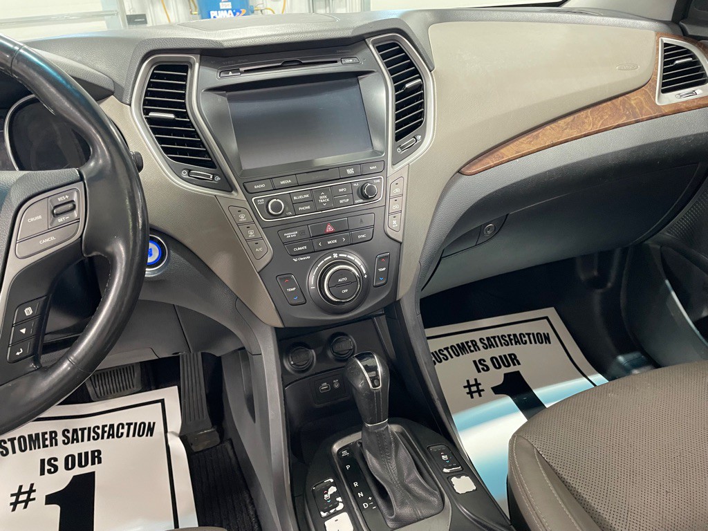 2017 Hyundai Santa Fe Image 36