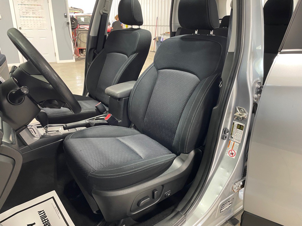 2015 Subaru Forester Image 10