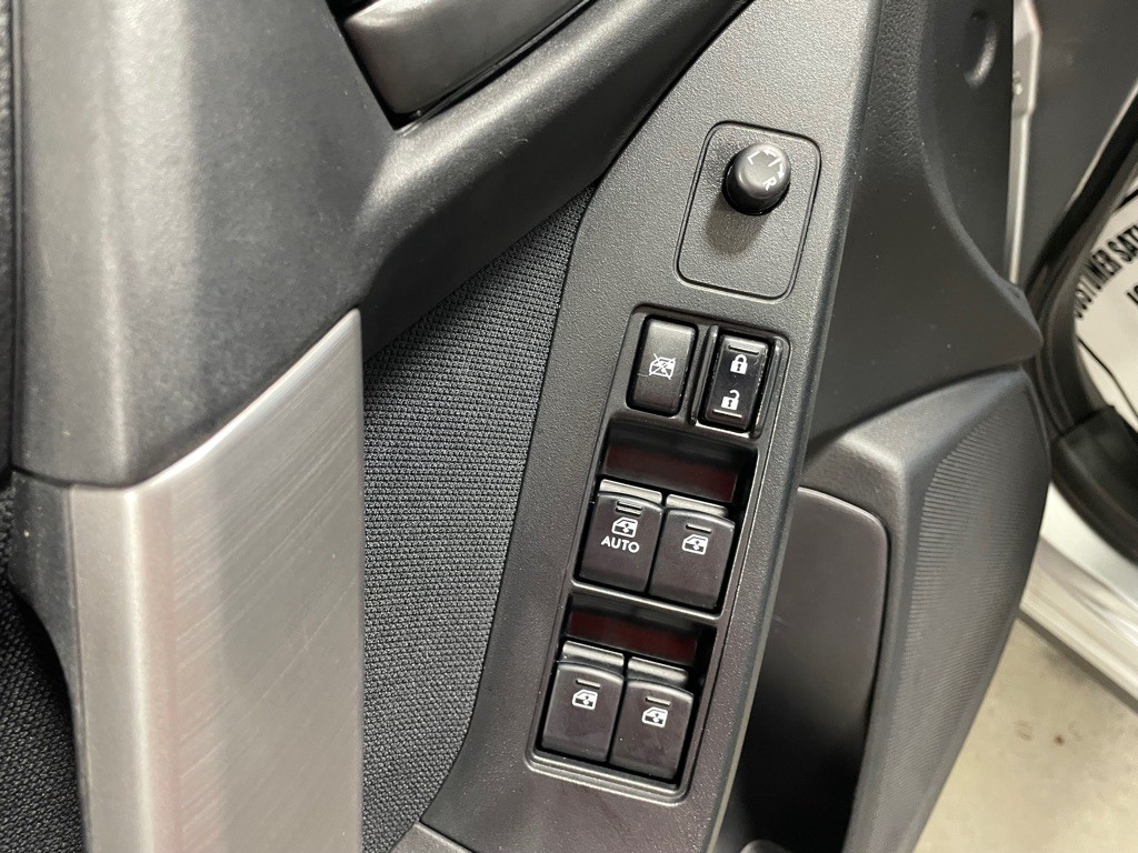 2015 Subaru Forester Image 12
