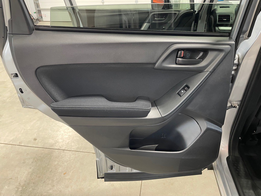 2015 Subaru Forester Image 16