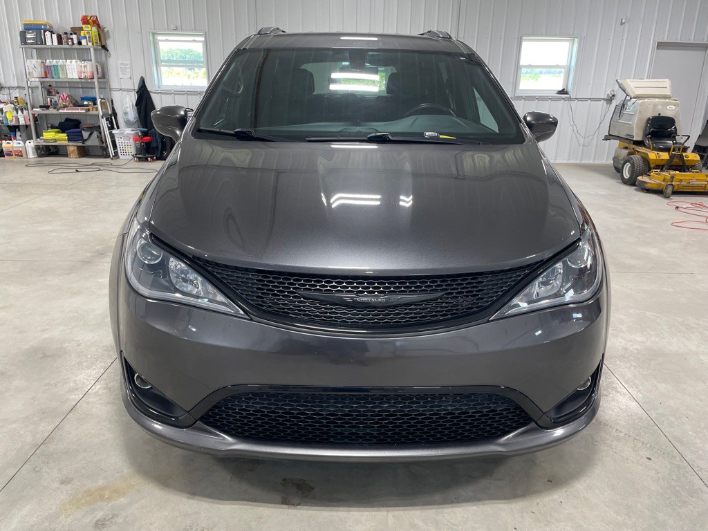 2020 Chrysler Pacifica Image 2