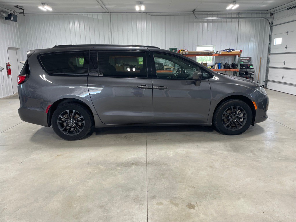 2020 Chrysler Pacifica Image 8