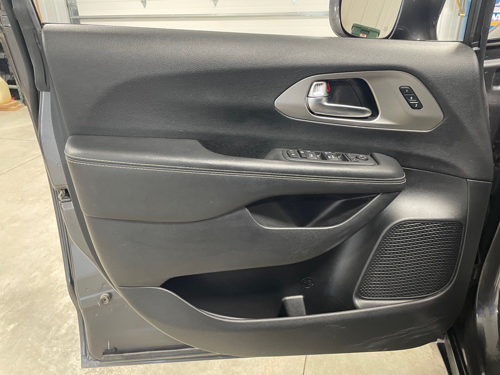 2020 Chrysler Pacifica Image 12