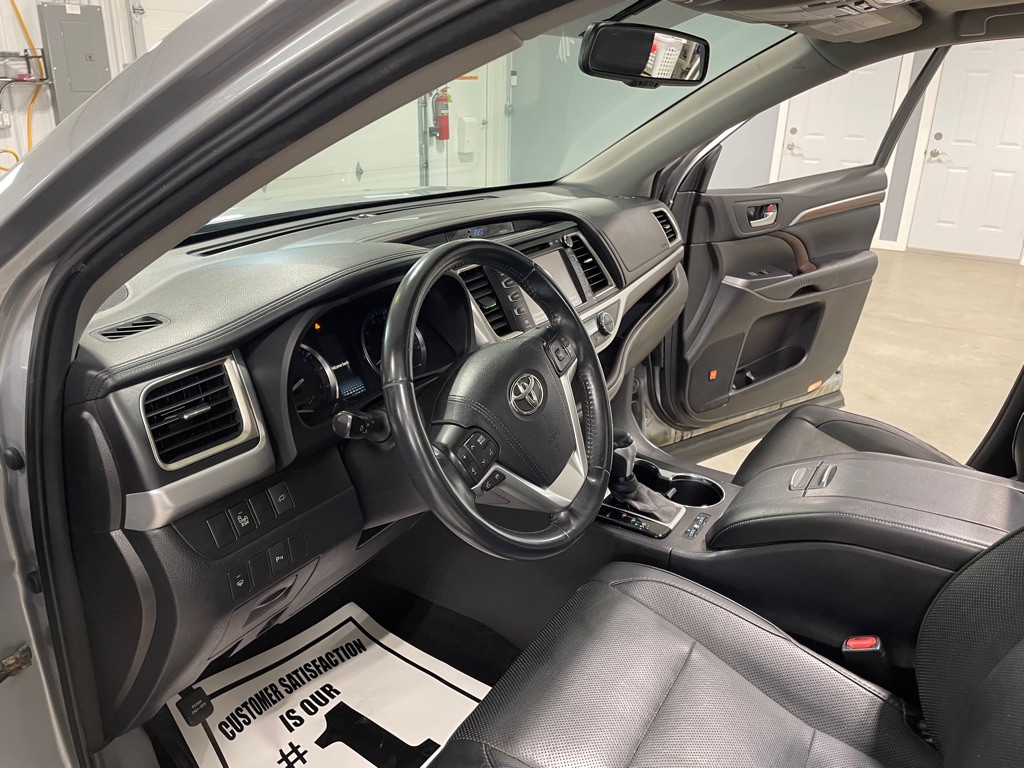 2016 Toyota Highlander Image 9