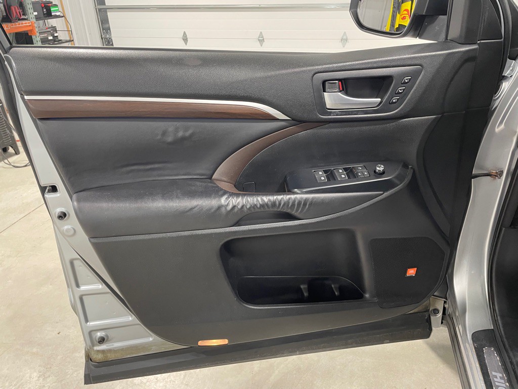 2016 Toyota Highlander Image 13