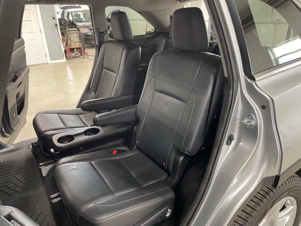 2016 Toyota Highlander Image 16