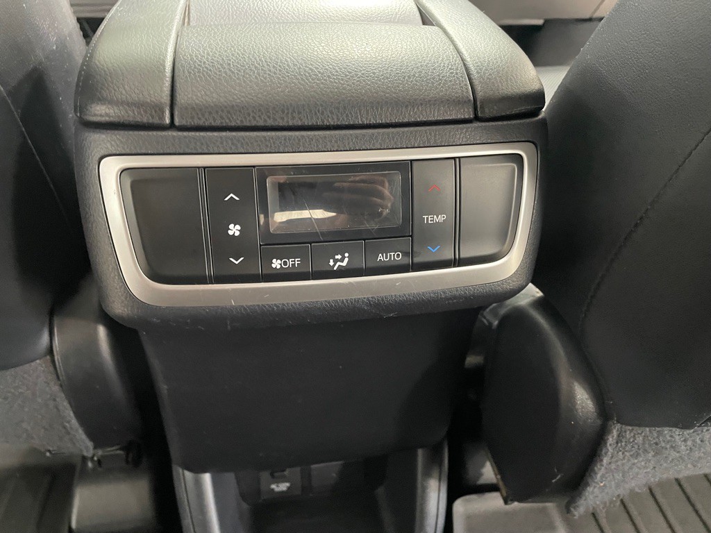 2016 Toyota Highlander Image 17