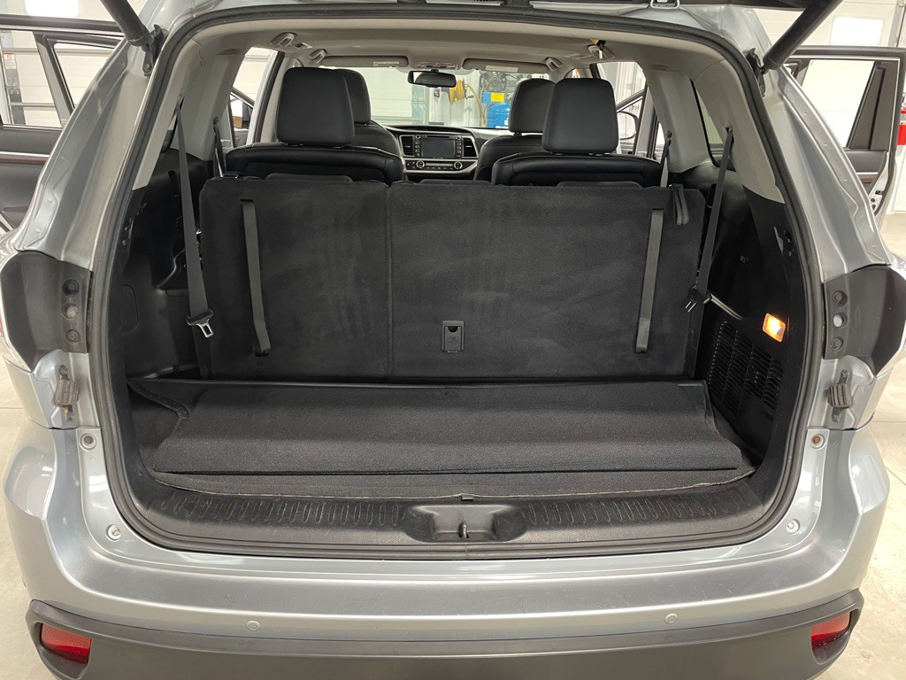 2016 Toyota Highlander Image 19