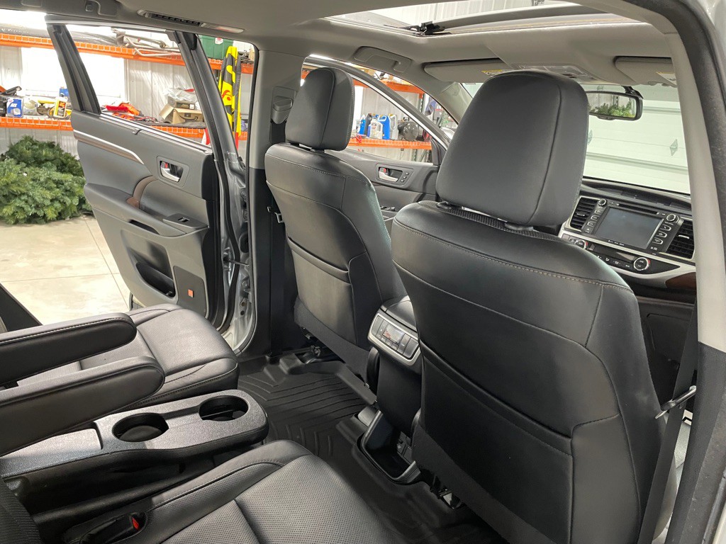 2016 Toyota Highlander Image 22